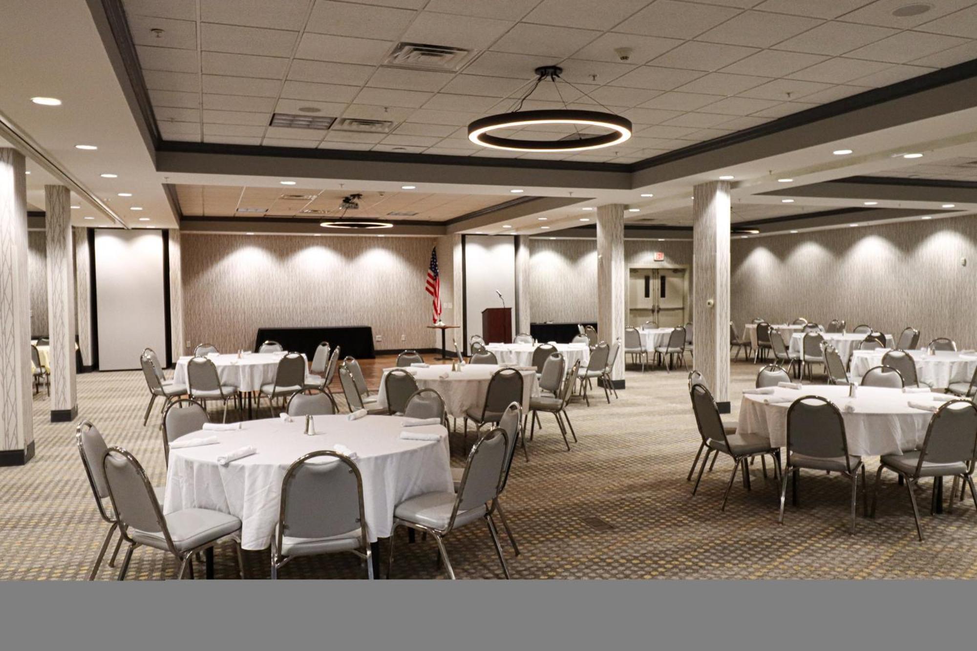 Holiday Inn Quincy By Ihg Esterno foto