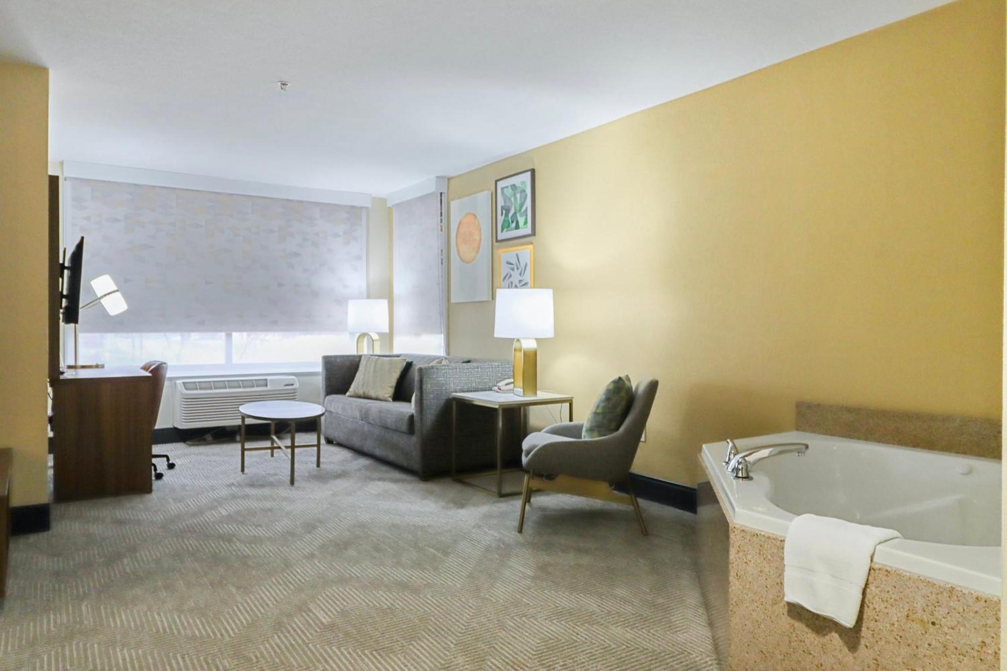 Holiday Inn Quincy By Ihg Esterno foto