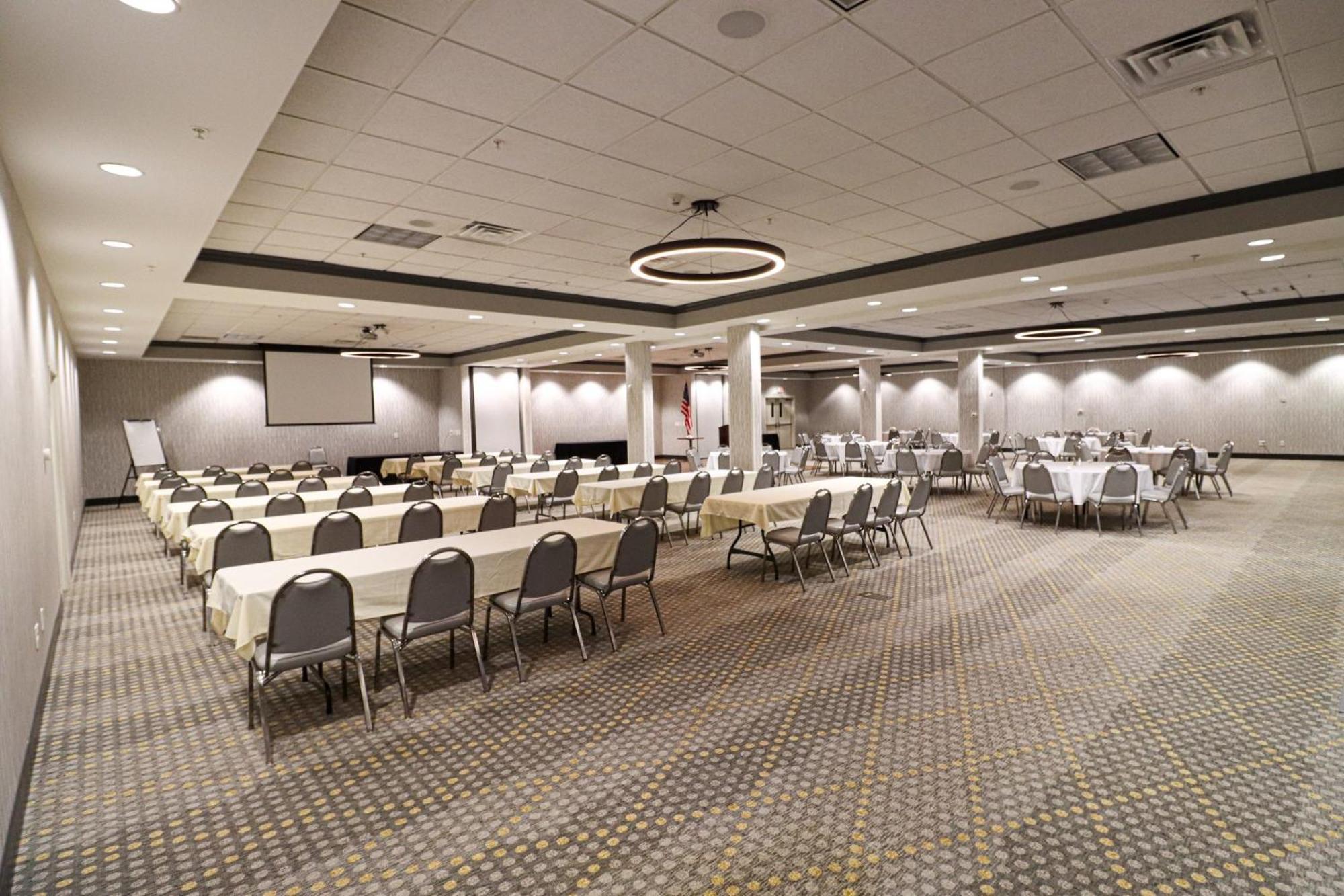 Holiday Inn Quincy By Ihg Esterno foto